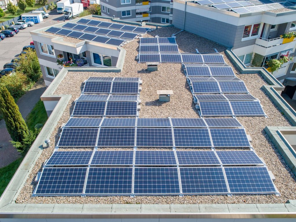 Solarisation des toitures et parcs de stationnement