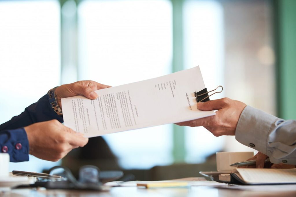 Maintien des contrats de travail en cas de transfert d’activité à une personne publique